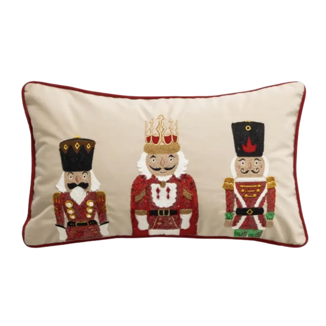 Housse de coussin en velours brodé Casse-Noisette